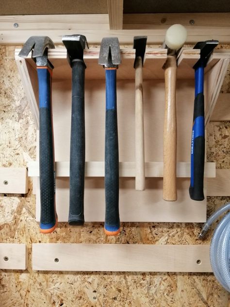 Hammer Rack Ideas, Work Shop Organization, Arbejdsplads Garage, Hammer Rack, Officine In Garage, French Cleat Storage, Clamp Rack, Garage Organisation, Garage Workshop Organization