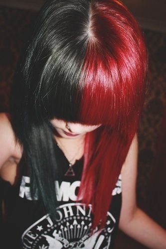 Black and red hair, blunt bangs. please please please! Half And Half Hair, Split Dye, Black Red Hair, Split Dyed Hair, Twisted Hair, Scene Girl, Airbrush App, Split Hair, Short Hair Color