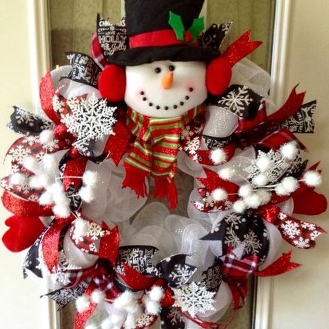 Snowman Wreath Pallet Christmas, Diy Snowman, Christmas Wreaths To Make, Snowman Wreath, Wreaths Diy, Snowman Decorations, Handmade Christmas Decorations, Wreath Ideas, Christmas Wreaths Diy