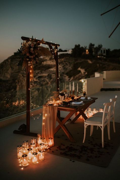 Private Dinner For Two Romantic, Proposal Ideas At Home, Wedding Proposal Ideas Engagement, Wedding Dinner Table Setting, Surprise Proposal Pictures, Romantic Dinner Tables, Romantic Dinner Setting, Santorini Wedding Venue, Romantic Dinner Decoration