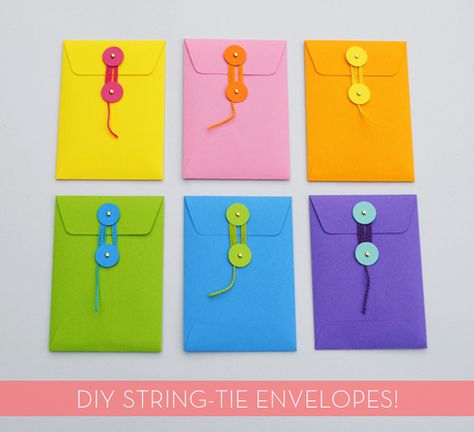 #DIY string-tie envelopes -- super easy and you can have a lot of fun with the color combos! Envelope Tutorial, Diy Workout, Diy Envelope, Mason Jar Crafts Diy, Mason Jar Diy, Mason Jar Crafts, Crafty Craft, A Button, Paper Projects