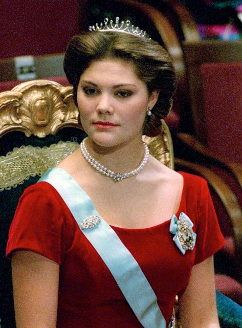 Royal 18th Birthday Tiaras: Crown Princess Victoria’s Diamond and Sapphire Tiara Birthday Tiaras, Alexandra Manley, Sapphire Tiara, Dark Blue Gown, Gold Evening Gown, Red Evening Gown, Victoria Of Sweden, Royal Crown Jewels, Birthday Tiara