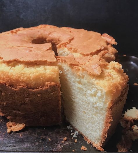 Dense Cake, Old Fashioned Pound Cake, Southern Pound Cake, Pound Cake Recipes Easy, Butter Pound Cake, Butter Rum, Egg Food, Southern Cake, Whiskey Cake