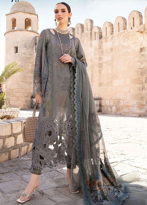 Maria b MB24LL 7B Luxury Lawn - PakCloths Shop Now: https://pakcloths.pk/shop/maria-b-mb24ll-7b-in/ #Mariab #Mariabsale #MB24LL7B #Summersale Maria B Lawn, Pakistani Dresses Party, Wedding Dresses Indian, Salwar Dress, Pakistani Fashion Casual, Organza Sleeves, Dress Salwar Kameez, Maria B, Organza Dupatta