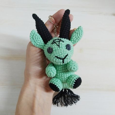 Animal Crossing Plush, Creepy Stuffed Animals, Crochet Keychain Pattern, Kawaii Crochet, Crochet Keychain, Fun Crochet Projects, Halloween Crochet, Crochet Top Pattern, Unusual Gifts