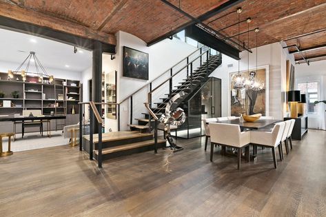 See Photos of Bella Hadid's $6.1 Million Soho Penthouse Apartment Manhattan Penthouse, Nyc Penthouse, New York Penthouse, Soho Loft, Build A Closet, Penthouse Apartment, Upper West Side, Pergola Plans, Loft Apartment