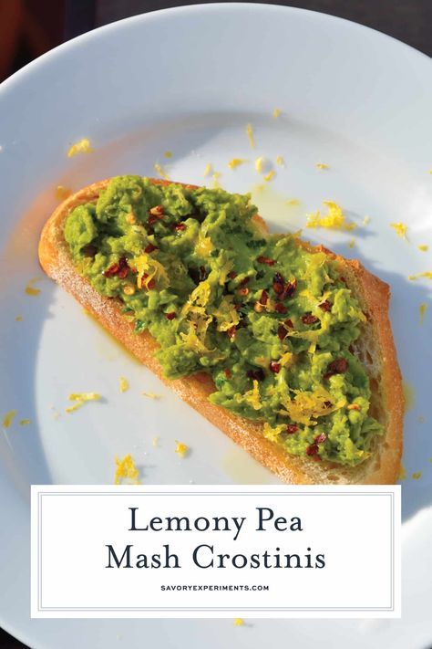 Lemon Pea Mash Crostini - An Easy Crostini Recipe - Lemony Pea Mash uses vibrant green peas with garlic and lemon to make a crunchy crostini that varies in taste and texture.  #lemonpeamashcrostini Mash Peas Recipe, Pea Mash, Green Peas Recipes, Veggie Breakfast, English Peas, Crostini Recipes, Second Breakfast, Pea Recipes, Amazing Appetizers