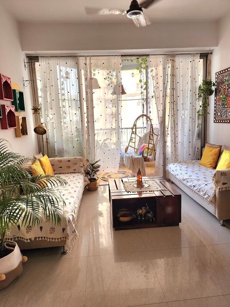 1bhk Interior Design India, 1rk Room Decor, Indian Bedroom Aesthetic, Rented Apartment Decor Indian, Indian Small Apartment Interiors, Bhartiya Baithak Living Rooms, Bhartiya Baithak, Diwan Design, Small Living Room Decor Indian