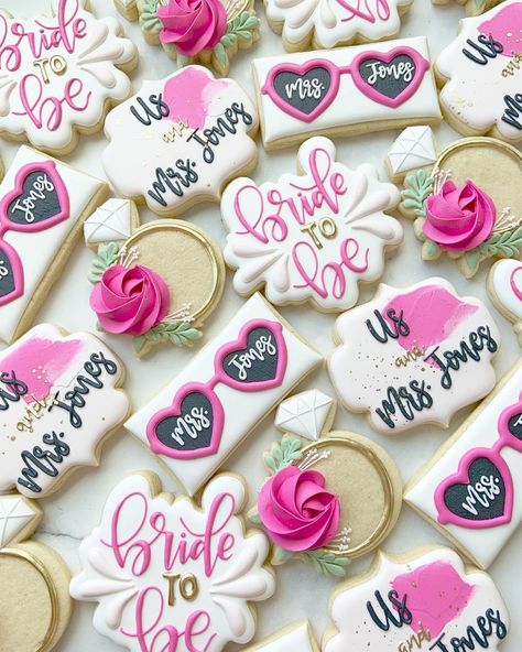 Bride To Be Cookies, Bridal Cookies, Wedding Cookies, Hen Do, Cute Cookies, Icing Cookies, Royal Icing Cookies, Bride To Be, Royal Icing