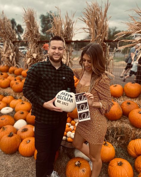 Baby announcement at the pumpkin patch Pumpkin Patch Pregnancy Pictures, Maternity Pumpkin Patch Photos, Pumpkin Patch Baby Announcement, Pumpkin Patch Maternity Pictures, Pumpkin Patch Pregnancy Announcement, Pumpkin Baby Announcement, Pumpkin Patch Pics, Pumpkin Pregnancy Announcement, Fall Pregnancy Announcement