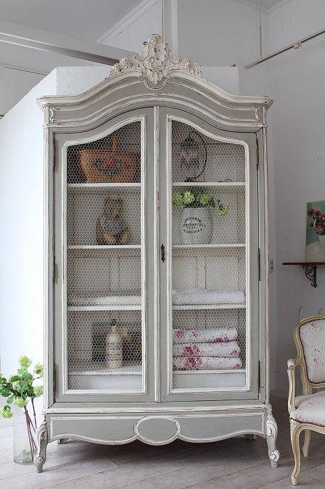 French Provincial Armoire, Commode Shabby Chic, Muebles Shabby Chic, French Country Bathroom, French Armoire, Modern French Country, French Country Bedrooms, Estilo Shabby Chic, French Country Living Room