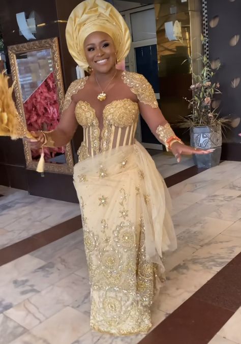 Nigerian Style Dresses, Igbo Dress, Nigerian Attire, Eid Ideas, Nigerian Style, African Traditional Wear, African Traditional Wedding Dress, Nigerian Lace Styles Dress, Nigerian Lace Styles