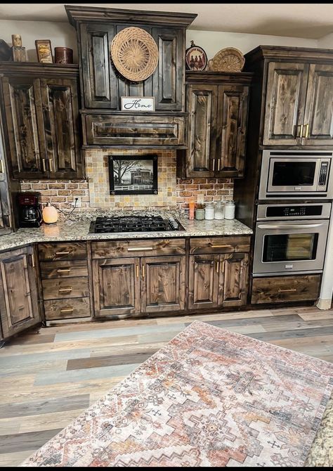 Country Western Kitchen, Western Home Interior, Barndo Decor, Barndo Plans, Southwestern Kitchen, Western House, Western Kitchen Decor, Stained Cabinets, Western Farmhouse