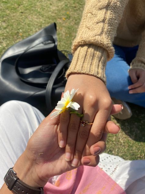 Giving Flowers, Best Nature Images, Desi Love, Couple Holding Hands, Feeling Pictures, Photography Challenge, Instagram Ideas Photography, Classy Aesthetic, Beautiful Landscape Wallpaper