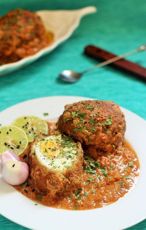 Nargisi Kofta Curry, Nargisi Kofta recipe is an awesome dish which will be a perfect dish for the party table. Royal, Elegant, Delicious, this dish will be an amazing curry that goes well with chapati, naan, any kind ofrice, pulaos or parathas. Nargisi Kofta Recipe, Party Meat, Nargisi Kofta, Healthy Ramadan Recipes, Snacks For Party, Desi Recipes, Kofta Curry, Kofta Recipe, Indian Curries