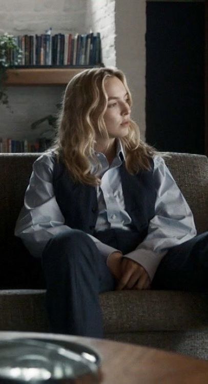 Villanelle Suit Outfits, Villanelle In Suits, Jodie Comer Suit, Villanelle Outfits Aesthetic, Killing Eve Villanelle Outfit, Villanelle Suit, Killing Eve Outfits, Villanelle Wallpaper, Villanelle Style