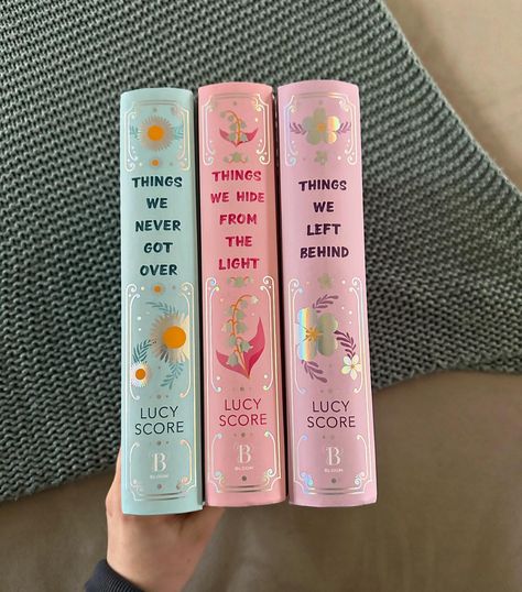 Prettiest book awards go to….. I am SO in love with these editions of the Knockemout Series (I haven’t read the series yet 🙈) Have you read this series? QOTD: What’s the prettiest #specialeditionbooks you own? Lucy Score, Book Awards, So In Love, In Love, Books