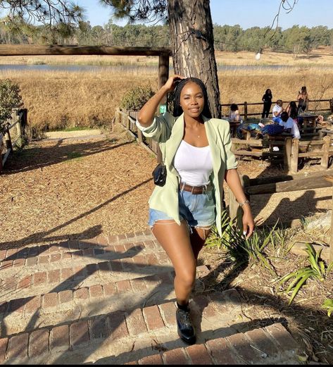 Safari Game Drive Outfit Women, Safari Outfits Black Women, Game Drive Outfits Women, Game Drive Safari Outfits Women, Safari Outfit Women Africa, Safari Outfit Women, Bum Shorts, Lazy Fits, Safari Outfit