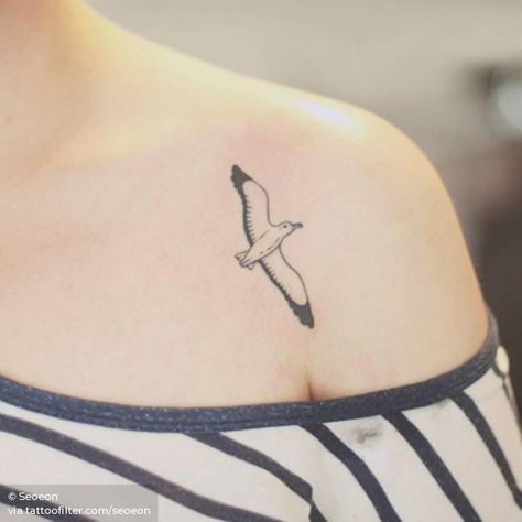 Seagull tattoo on the left shoulder. Seagull Tattoo, Animal Tattoos For Women, Tattoo Bird, Roman Numeral Tattoos, Bestie Tattoo, Jewelry Tattoo, Waves Tattoo, Birds Tattoo, Trendy Tattoos