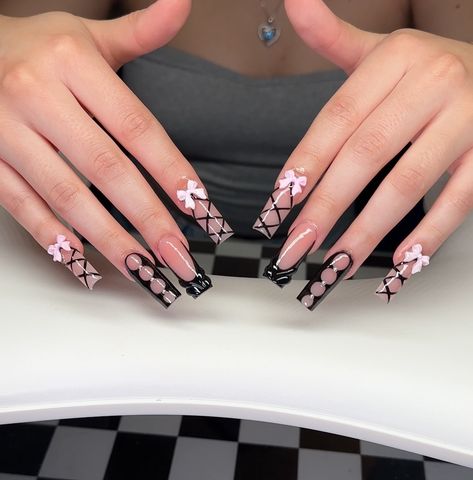 Black coquette nails with pink bows Black And Pink Coquette Nails, Coquette Nails Black, Black Nails With Bow, Black And Pink Coquette, Pink Coquette Nails, Nails Lace, Coquette Nails, Bow Nails, Tapered Square Nails