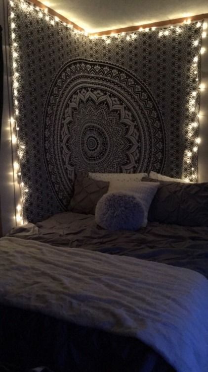 Hipster Room, Black Mandala, Tapestry Room, Hippy Room, Room Tapestry, Teenage Room, Tapestry Bedroom, Dorm Room Inspiration, Cute Bedroom Ideas