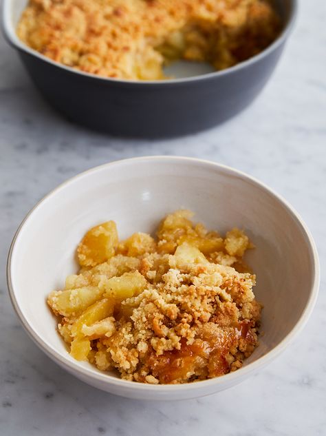 Apple Crumble Dessert Recipes, Jamie Oliver Easy Meals For Every Day, Apple Crumble Jamie Oliver, Best Apple Crumble Recipe, Apple Crumble Recipe Easy, Jamie Oliver Christmas, Easy Apple Crumble, Apple Crumble Recipe, Fruit Crumble