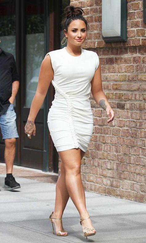 Demi Lovato Style Outfits, Demi Lovato Body, Demi Lovato Style, Jemima Kirke, Legs Outfit, Toned Legs, Camp Rock, Katherine Heigl, Big Legs