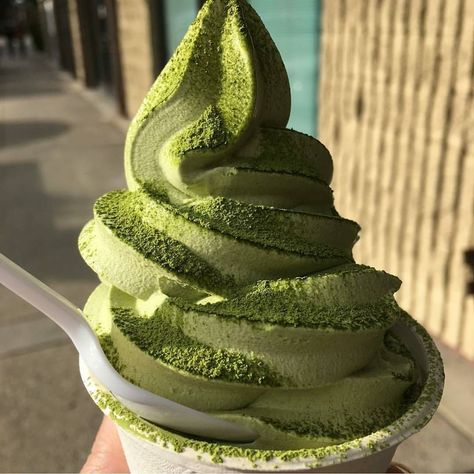 Green Ice Cream, Best Matcha, Matcha Ice Cream, Matcha Green Tea Powder, Cream Aesthetic, Soft Serve Ice Cream, Green Tea Powder, Matcha Powder, Tea Powder