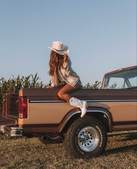 Cowboy Western Aesthetic, Cowboy Boots And Bikinis, Truck Photoshoot Woman, Cowgirl Aesthetic Photoshoot, Truck Photoshoot Ideas Women, Cowgirl Boots Photoshoot, Truck Photoshoot Ideas, Western Ankle Boots Outfit, Black Western Boots Outfit