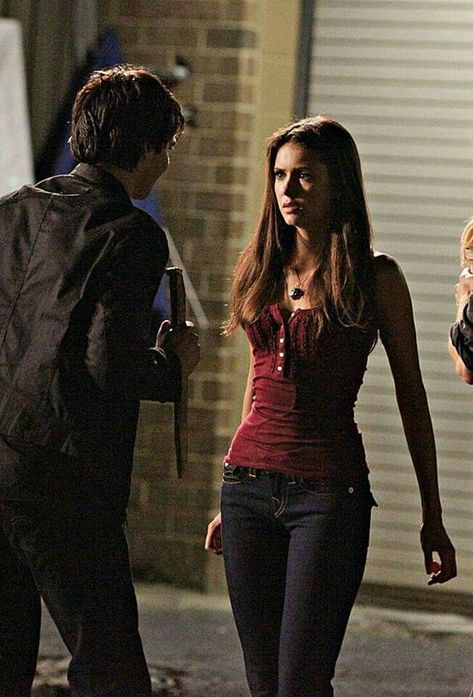 Nina Dobrev as Elena Gilbert in The Vampire Diaries season 1 The Vampire Diaries Photos, Vampire Diaries Photos, Nina Dobrev Ian Somerhalder, Ian Somerhalder Paul Wesley, Elena Gilbert Style, Vampire Diaries Outfits, Stefan And Caroline, Katerina Petrova, Candice Accola