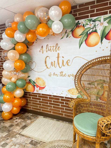 August Baby Shower, March Baby Shower, Summer Baby Shower Themes, Jordan Baby Shower, Cutie Is On The Way, Baby Shower Balloon Arch, Citrus Baby, Orange Baby Shower, Baby Shower Theme Decorations