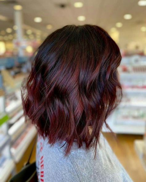 Burgundy Highlights With Brown Hair, Wine Red Highlights Short Hair, Deep Red Bob Hair, Brunette Hair Color For Short Hair, Burgundy Red Short Hair, Burgundy With Red Highlights, Black And Red Balayage Short Hair, Short Red Hair Highlights, Faded Burgundy Hair