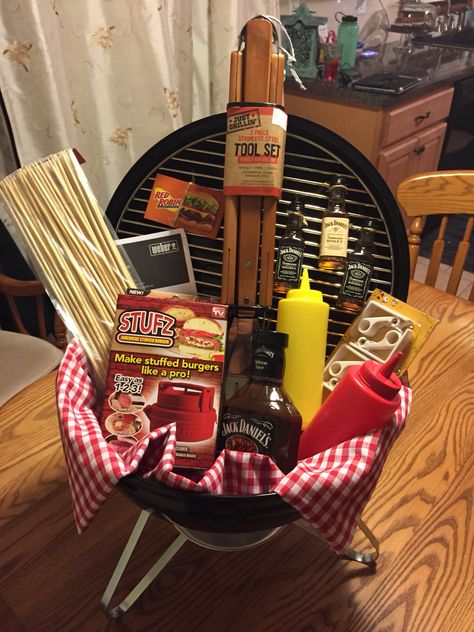 Grilling Raffle Basket Ideas, Ideas For Fundraisers, Grill Gift Basket, Fundraising Baskets, Auction Basket Ideas, Raffle Gift Basket Ideas, Basket Raffle, Office Marketing, Fundraiser Raffle