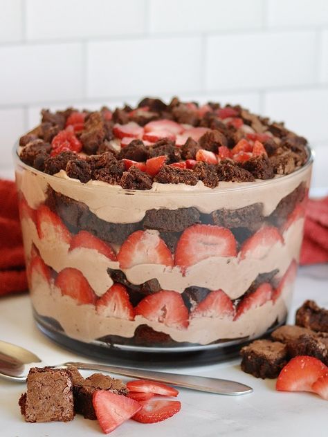 Strawberry Brownie Trifle - Sweet Girl Treats Truffle Layer Dessert, Italian Trifle Desserts, Brownie Layered Desserts, Oreo Trifle Desserts, Date Night Desserts For Two, Brownie Ideas Creative, Brownie Trifle Recipes, Dessert Trifle Recipes, Thanksgiving Trifle Desserts