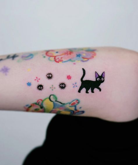 Small Cat Tattoo, Neck Tattoo Women, Best Friends Tattoo, Simple Cat Tattoo, Tattoo Ideas Minimalist, Tatuaje Studio Ghibli, Tattoo Couples, Cat Tattoo Design, Friends Tattoo