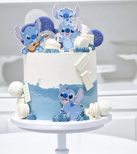 Disney Birthday Cakes Stitch, Cute Stitch Cakes, Simple Stitch Cake, Stitch Baby Shower Cake, Stitch Cake Ideas Birthday Parties, Stitch Bday Party Ideas, Stitch Bday Cake, Stitch Party Food, Lilo Cake