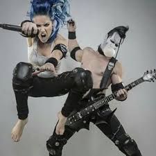 Alissa White-Gluz from Arch Enemy and Doyle Wolfgang Von Frankenstein from Misfits.  My favorite couple.  How cute is this?!  Doyle is even blowing a bubble! Zinogre Armor, Doyle Wolfgang Von Frankenstein, Alissa White, Metal Chicks, Heavy Metal Girl, Women Of Rock, Arch Enemy, Heavy Metal Rock, Musica Rock