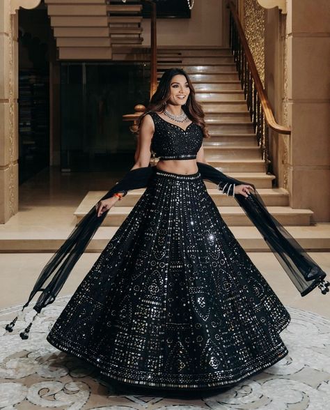 Black Lehenga Choli, Lehenga Bridesmaid, Lehenga Choli Designs, Mirror Work Lehenga, Bridesmaid Lehenga, Sabyasachi Lehenga, Saree Bollywood, Black Lehenga, Lehenga Choli Wedding