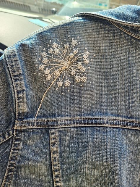 Embroidery Jeans Jacket Diy, Embroidery Jeans Diy Tutorials, Embroider Denim, Embroided Denim Jackets, Embroidery On Jackets, Embroidery On Jean Jackets, Jean Jacket Embroidery Diy, Diy Embroidered Jean Jacket, Jean Jacket Embroidery Ideas