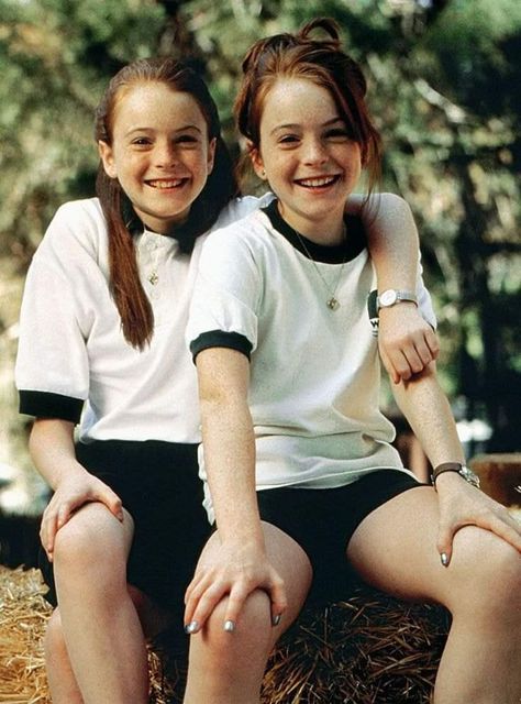 Parent Trap Twins, Trap Movie, Parent Trap Movie, Twin Costumes, The Parent Trap, Parent Trap, Kids' Movies, Best Disney Movies, Walt Disney Pictures