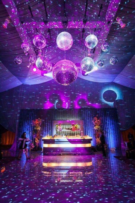 Wedding Backdrop Lights, Diy Fotokabine, Mindy Weiss, Wedding Reception Lighting, Wedding Reception Backdrop, Disco Theme, 70s Party, Prom Theme, Light Backdrop