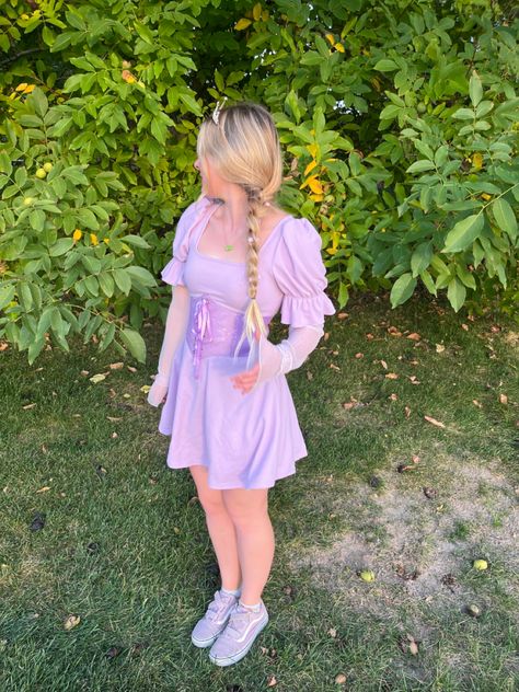 Rapunzel Cosplay Short Hair, Diy Repunzal Costume Women, Easy Rapunzel Costume, Rapunzel Halloween Costume Women, Diy Tangled Costume, Diy Rapunzel Costume Women, Tangled Costume Adult, Tangled Outfit Ideas, Adult Rapunzel Costume