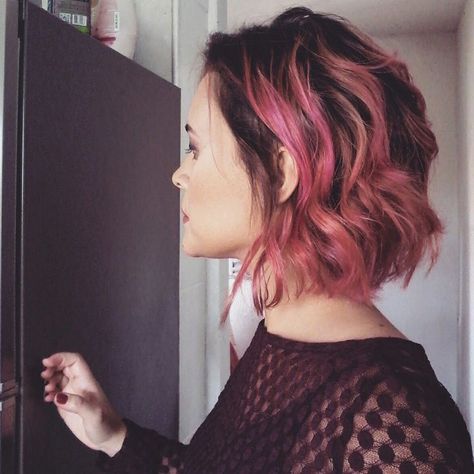 Ombre Short Hair With Bangs, Pink Bob With Bangs, Pink Hair Brunette, Ombre Hair Pink, Pink Hair Balayage, Rose Gold Ombre Hair, Gold Ombre Hair, Rose Gold Hair Ombre, Pink Hair Streaks