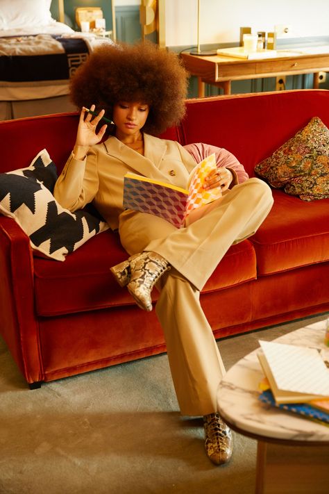 Marie Zannou : Inside her Parisian apartment | Vogue Paris 70s Fashion Editorial, 70s Photoshoot, Retro Photoshoot, Inspiration Photoshoot, Parisienne Style, Style Parisienne, Vintage Photoshoot, Jean Vintage, Shoot Inspiration