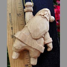 Ornaments Wood Carvings Crib Ideas, Santa Paintings, Whittling Projects, Ornaments Wood, Santa Carving, Simple Wood Carving, Carved Wood Sculpture, Dremel Wood Carving, Woodworking Inspiration