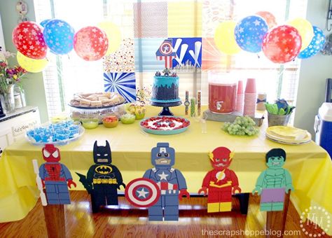 lego-superhero-food-table star balloons are great for super hero party Superhero Birthday Decorations, Avengers Birthday Party, Lego Superheroes, Festa Power Rangers, Party Cooler, Superhero Silhouette, Diy Superhero, Lego Avengers, Marvel Birthday Party