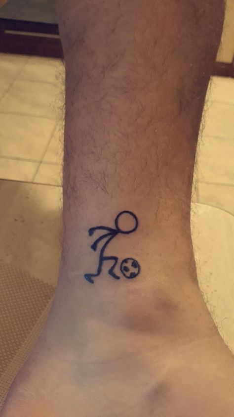 Tato Football, Small Football Tattoos For Men, Small Soccer Tattoos, Ball Tattoo Football, Football Ball Tattoo, Simple Soccer Tattoos, Tatoos Football Tattoo Ideas, Soccer Ball Tattoo, Tattoo Futbol Ideas