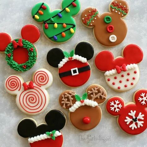 Mouse Cookies, Cookie Recipe Video, Cookies And Cream Cake, Cookie Recipes Unique, Iced Sugar Cookies, Holiday Party Foods, Chocolate Cookie Recipes, Mickey Mouse Christmas, Themed Christmas