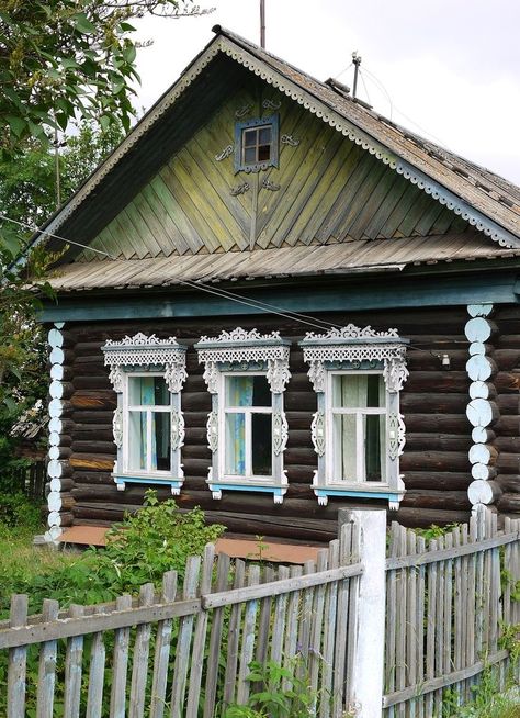 Burning Aesthetic, Russian Cottage, Tiny House Exterior, Russian Architecture, Cabin Exterior, Wooden Houses, Cabins And Cottages, Grandmas House, Architect House