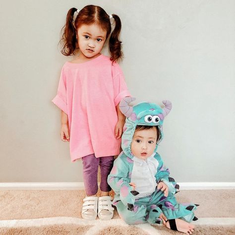 #siblingcostume #monstersinc #sully #boo #matchingcostume #halloweencostume Boo And Sully, Sibling Costumes, Sully From Monsters Inc, Sister Halloween Costumes, Sibling Halloween Costumes, Sister Costumes, Sibling Costume, Days Until Halloween, School Halloween